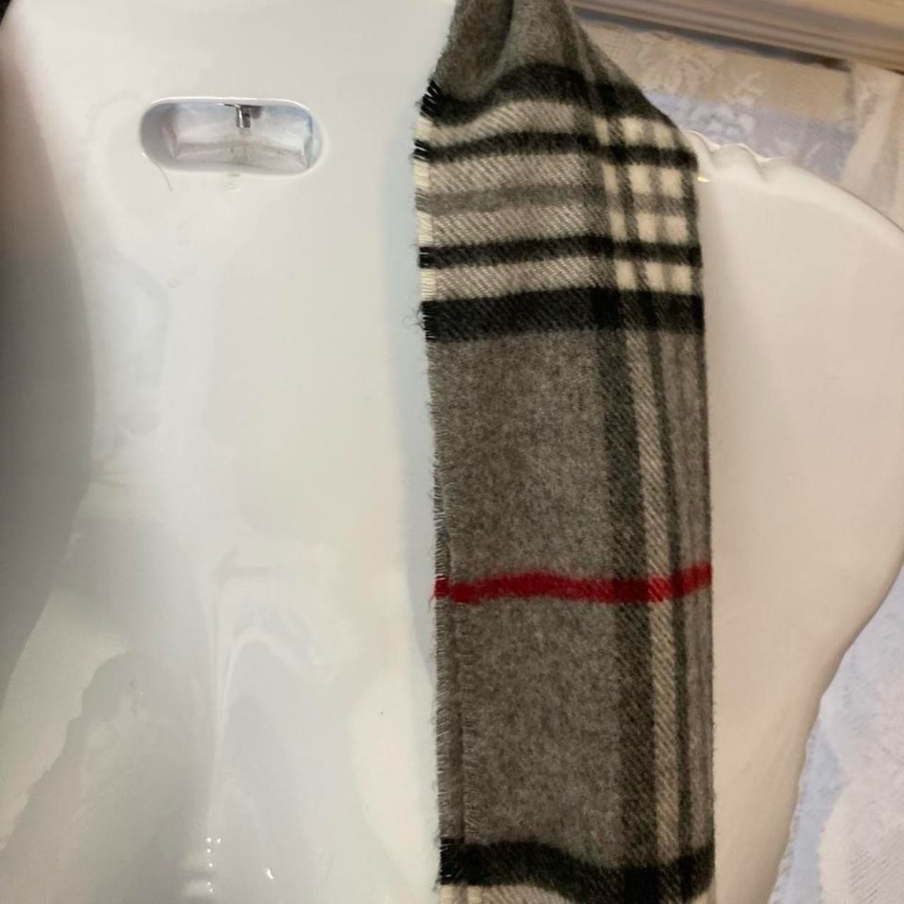 Grey and red plaid scarf Cashmink - Picture 3 of 4